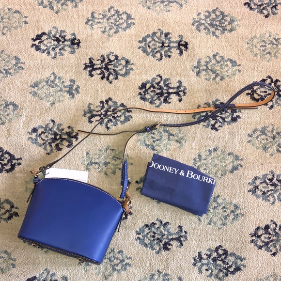 ❌SOLD❌ NWT Dooney & Bourke Beacon Domed Crossbody - Picture 5 of 8